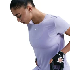 Dri-FIT One Women's Standard Fit Short-Sleeve Top