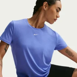 Dri-FIT One Women's Standard Fit Short-Sleeve Top