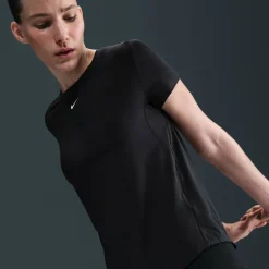 Dri-FIT One Women's Standard Fit Short-Sleeve Top