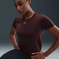 Dri-FIT One Women's Standard Fit Short-Sleeve Top