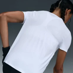 Dri-FIT One Women's Standard Fit Short-Sleeve Top