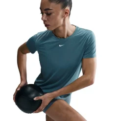 Dri-FIT One Women's Standard Fit Short-Sleeve Top
