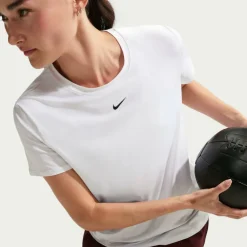 Dri-FIT One Women's Standard Fit Short-Sleeve Top