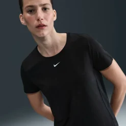 Dri-FIT One Women's Standard Fit Short-Sleeve Top