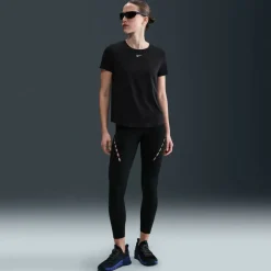 Dri-FIT One Women's Standard Fit Short-Sleeve Top