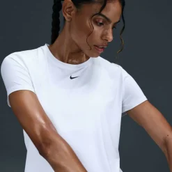 Dri-FIT One Women's Standard Fit Short-Sleeve Top