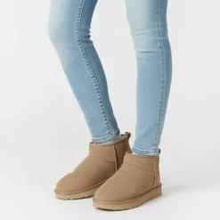 Low Snug Boots Womens
