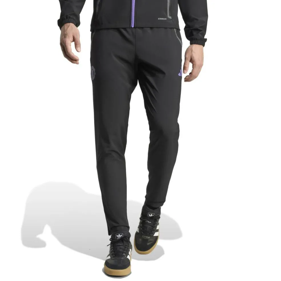 Manchester United Travel Tracksuit Bottoms 2025 2026 Mens