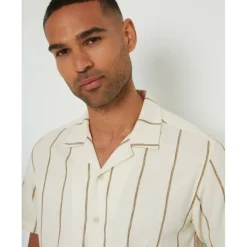 Men's Short-Sleeve Patterned Shirt
