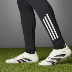Predator Elite Laceless Firm Ground Football Boots