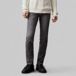 Slim-Fit Jeans