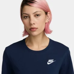 Sportswear Women's Club T-Shirt