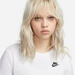 Sportswear Women's Club T-Shirt