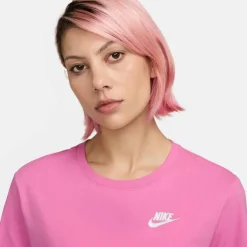 Sportswear Women's Club T-Shirt