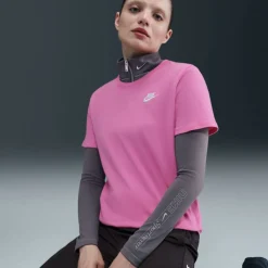 Sportswear Women's Club T-Shirt