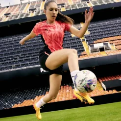 Ultra Ultimates.1 Womens Firm Ground Football Boots