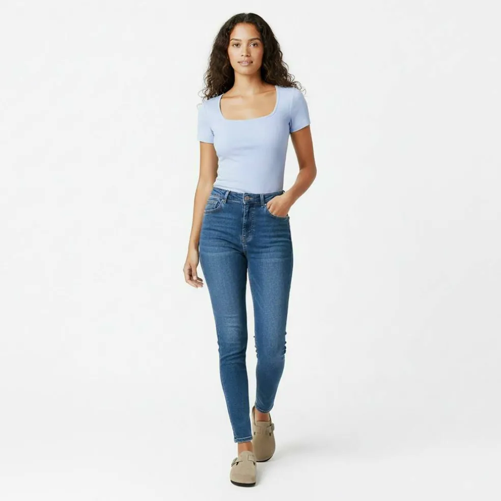 Women's Long-Sleeve T-Shirt
