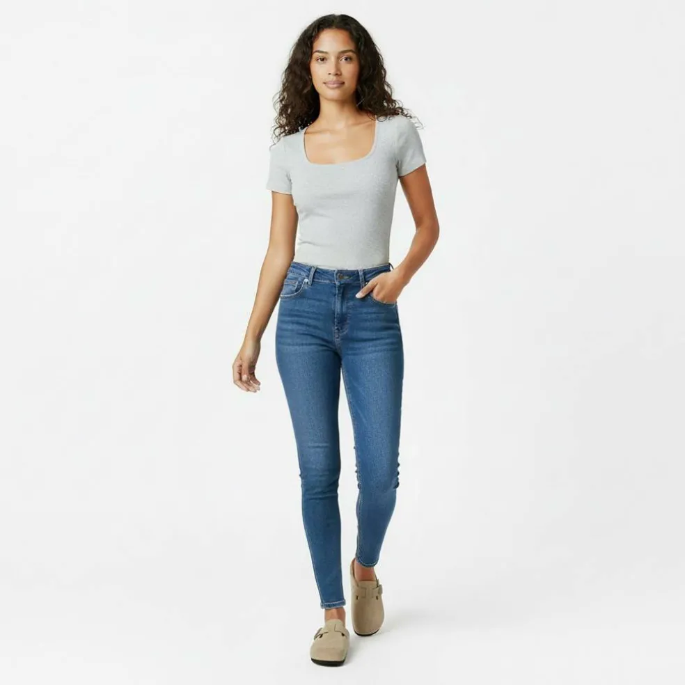 Women's Long-Sleeve T-Shirt