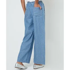 Women's Petite Straight Leg Jeans