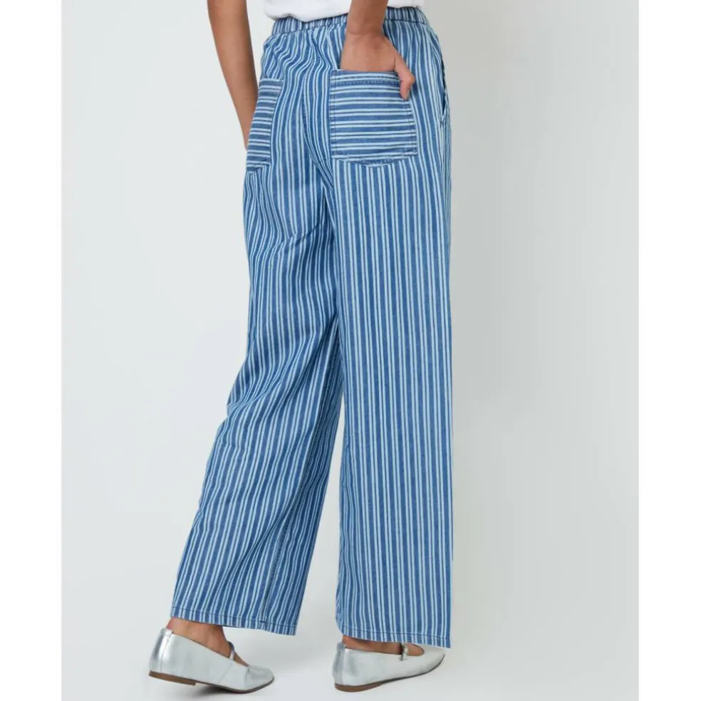 Women's Petite Straight Leg Jeans